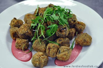 01 ferdiesfoodlab - simon fernandez - beef cube-abs with beetroot and horseraddish sauce