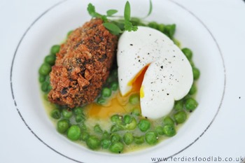 03 ferdiesfoodlab - simon fernandez - Morcilla_Croquette_Poached_Egg.jpg