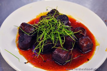 04 ferdiesfoodlab - simon fernandez - chorizo in red wine